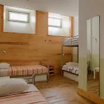 Is Auberge de jeunesse *
