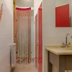 Is بيت شباب