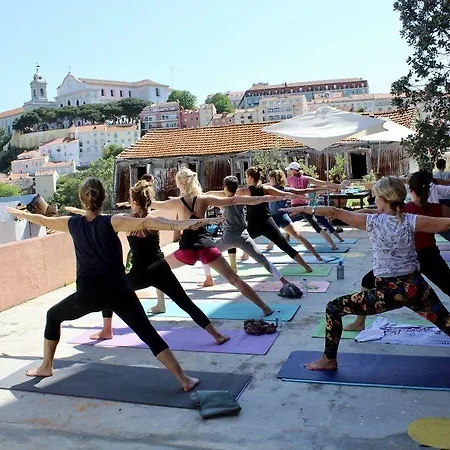 بيت شباب Is *