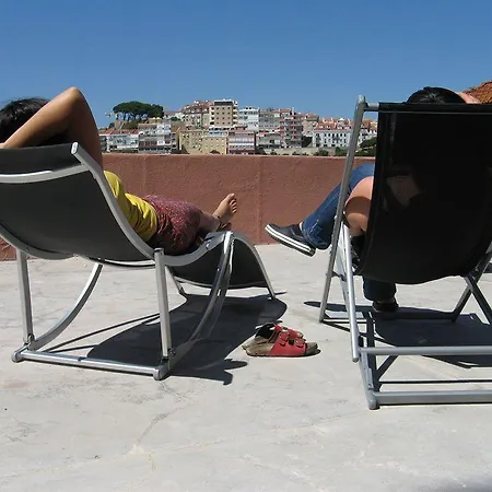 بيت شباب Is *